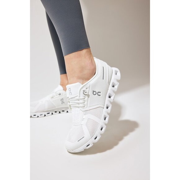 ON Running Cloud 6 Sneakers in White / White Size US 9 - Picture 1 of 9
